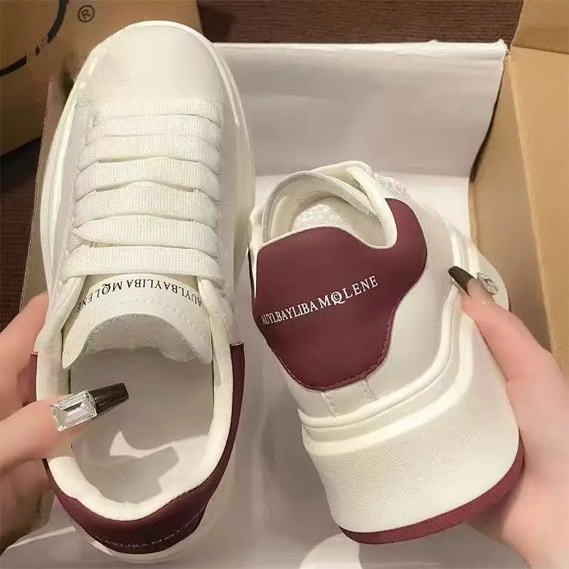 Thick-soled women's white sneakers new style board shoes versatile casual shoes for petite girls height-increasing nichesneakers
Thick-soled women's white sneakers new style board shoes versatile casual shoes for petite girls height-increasing nichesneakers