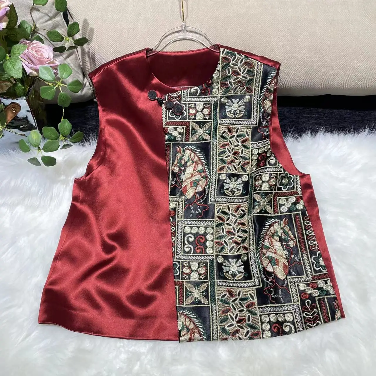 Новая женская летняя блузка из ацетата с тяжелой вышивкой в китайском стиле, цветной блок, элитный дизайн, без рукавов
Новая женская летняя блузка из ацетата с тяжелой вышивкой в китайском стиле, цветной блок, элитный дизайн, без рукавов