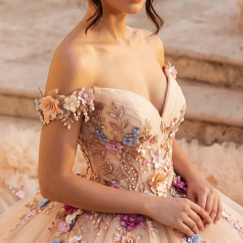 Light Champagne Quinceanera Dress off-shoulder Crystal Glitter 3D Flower Decal Long tail vestidos de 15 Quinceanera Customize
Light Champagne Quinceanera Dress off-shoulder Crystal Glitter 3D Flower Decal Long tail vestidos de 15 Quinceanera Customize