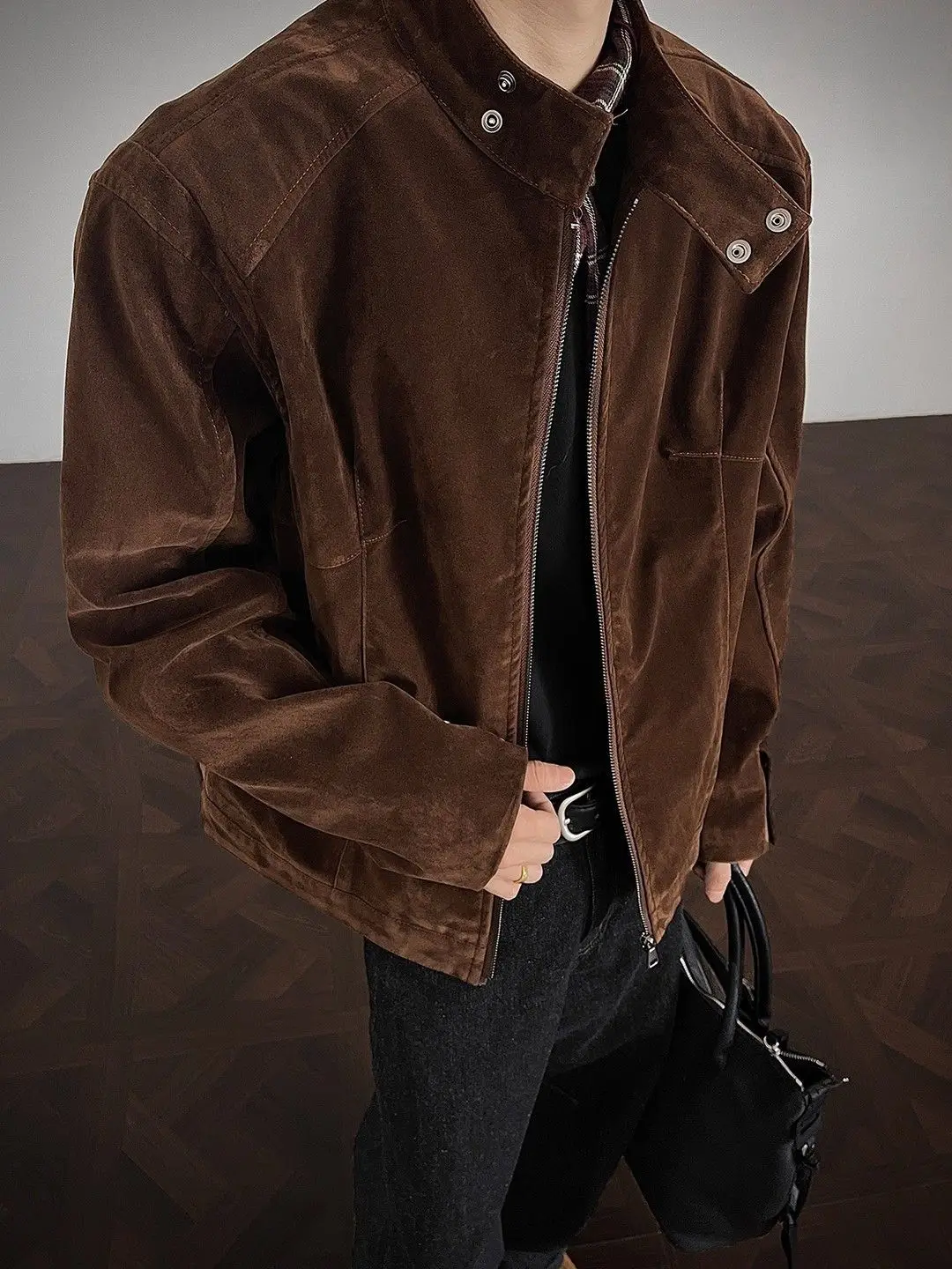 Coffee autumn velvet stand collar jacket men's American retro work jacket loose casual top trendy
Coffee autumn velvet stand collar jacket men's American retro work jacket loose casual top trendy