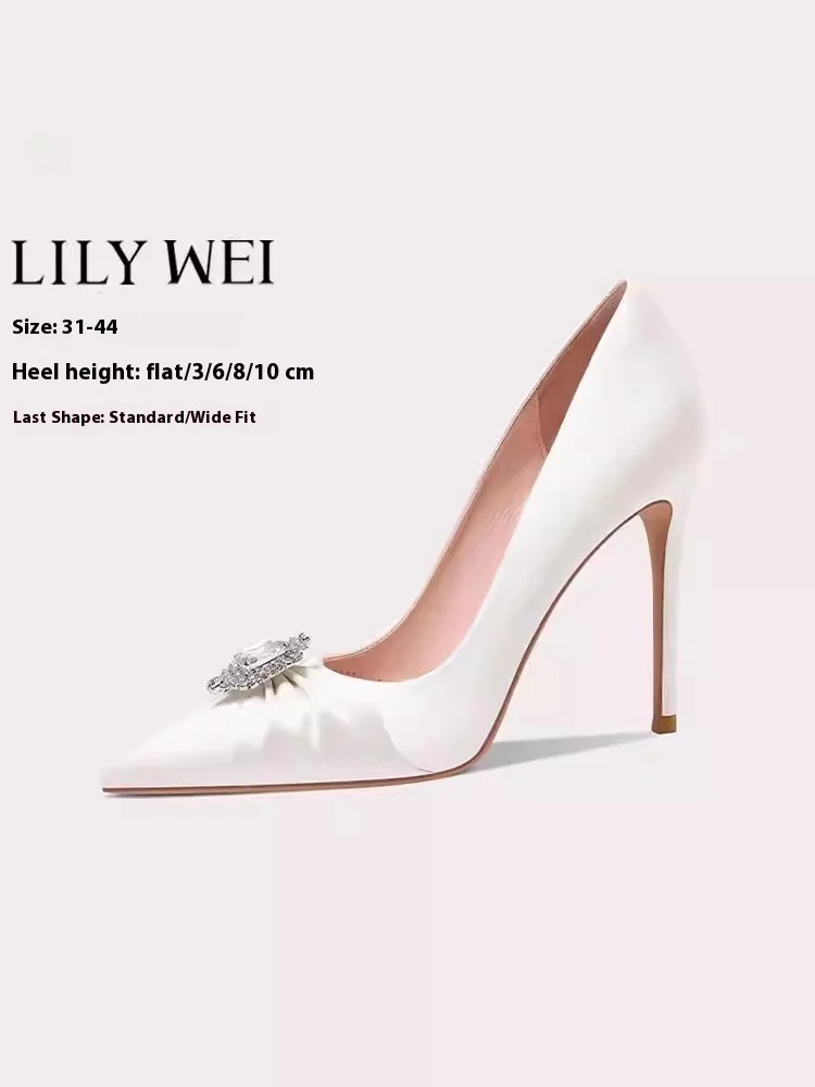 Новые весенние туфли на шпильке с острым носком, шелковые серые плиссированные свадебные туфли со стразами, банкетные женские туфли большого размера на плоской подошве маленького размера
Новые весенние туфли на шпильке с острым носком, шелковые серые плиссированные свадебные туфли со стразами, банкетные женские туфли большого размера на плоской подошве маленького размера