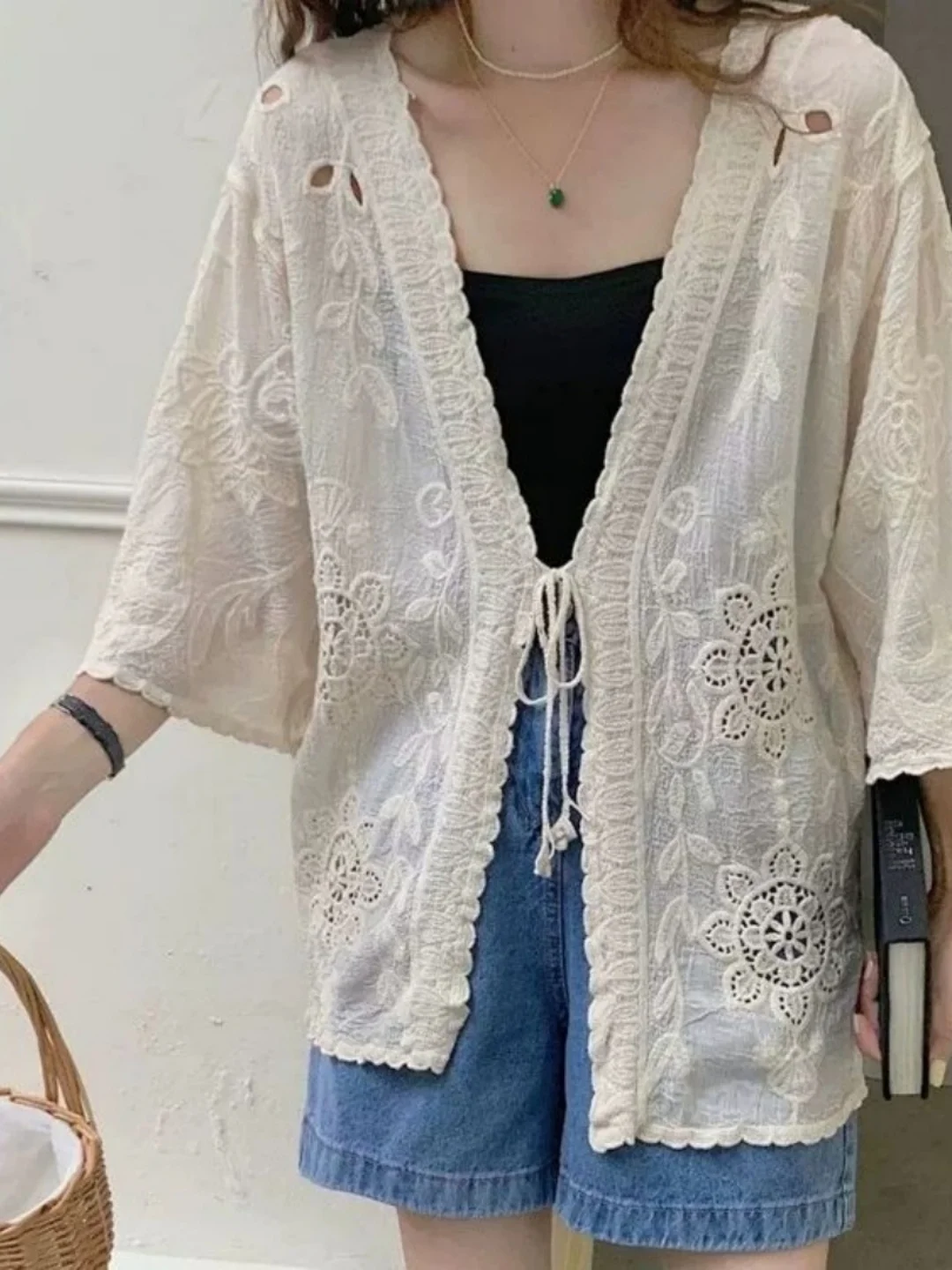 Romantic Lace Open Cardigan V-Neck Hollow out Belted Loose Sunshade Sleeveless Women's Top French Style Summer Fashion
Romantic Lace Open Cardigan V-Neck Hollow out Belted Loose Sunshade Sleeveless Women's Top French Style Summer Fashion