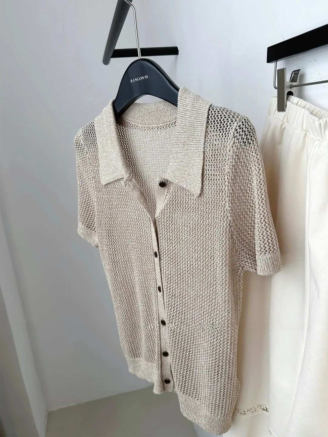 Kaki Color Hollow out Ice Silk Knitted Short Sleeve T Shirt Women Summer Thin Collar Turn up Top Gentle Style Loose Fit
Kaki Color Hollow out Ice Silk Knitted Short Sleeve T Shirt Women Summer Thin Collar Turn up Top Gentle Style Loose Fit