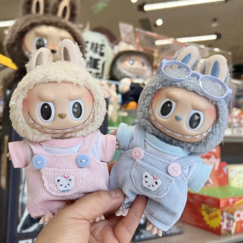 2024 New Hot Arrival 17cm Labubu Cute Short Sleeved And Strap Pants Set Dolls Heartbeat Collection For Girls Cute Birthday Gifts
2024 New Hot Arrival 17cm Labubu Cute Short Sleeved And Strap Pants Set Dolls Heartbeat Collection For Girls Cute Birthday Gifts