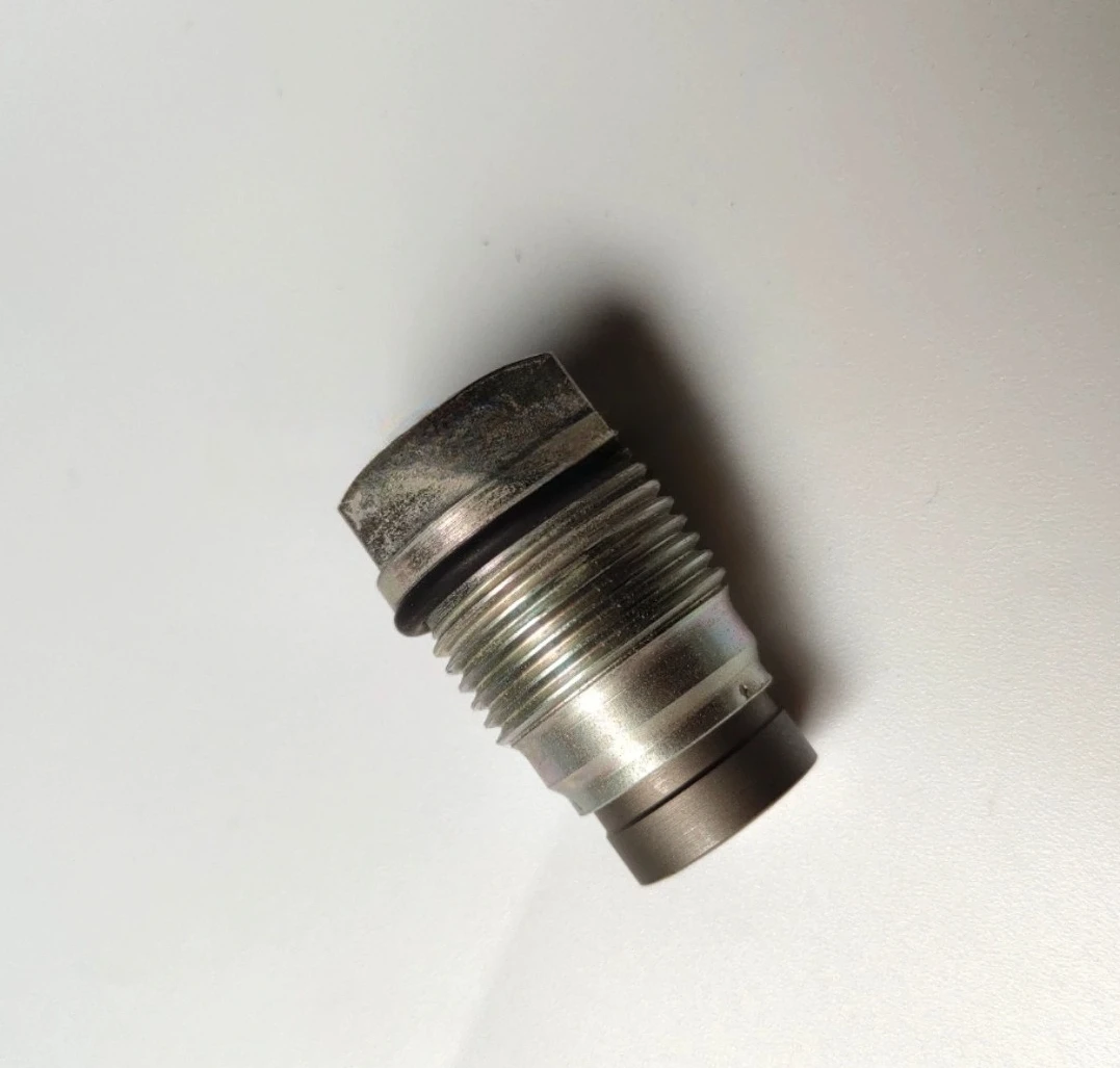 Engineering Machinery Parts Engine Fuel Common Rail Pressure Reducing Valve 4938005 1110010013
Engineering Machinery Parts Engine Fuel Common Rail Pressure Reducing Valve 4938005 1110010013
