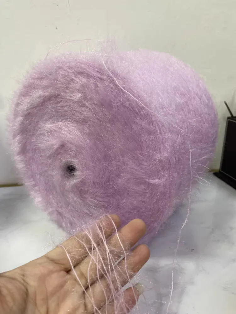 500 г нежной и мягкой пряжи, блестящая пряжа с эффектом перьев для вязания крючком, для вязания сумок, одежды, кукол.
500 г нежной и мягкой пряжи, блестящая пряжа с эффектом перьев для вязания крючком, для вязания сумок, одежды, кукол.