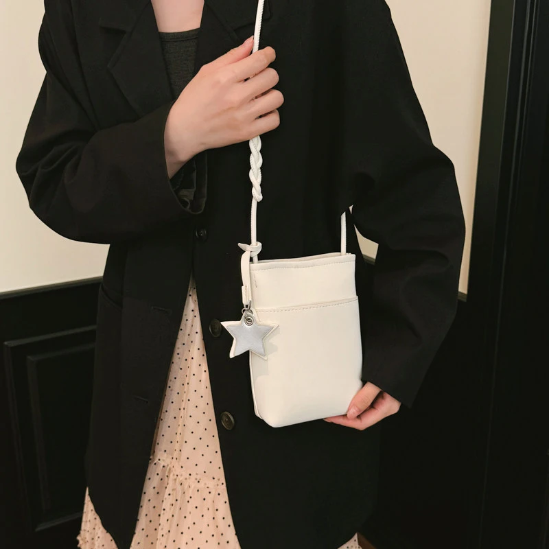 2026New dopamine-style girl's phone bag, Korean-style mini crossbody bag, niche design versatile shoulder bag
2026New dopamine-style girl's phone bag, Korean-style mini crossbody bag, niche design versatile shoulder bag