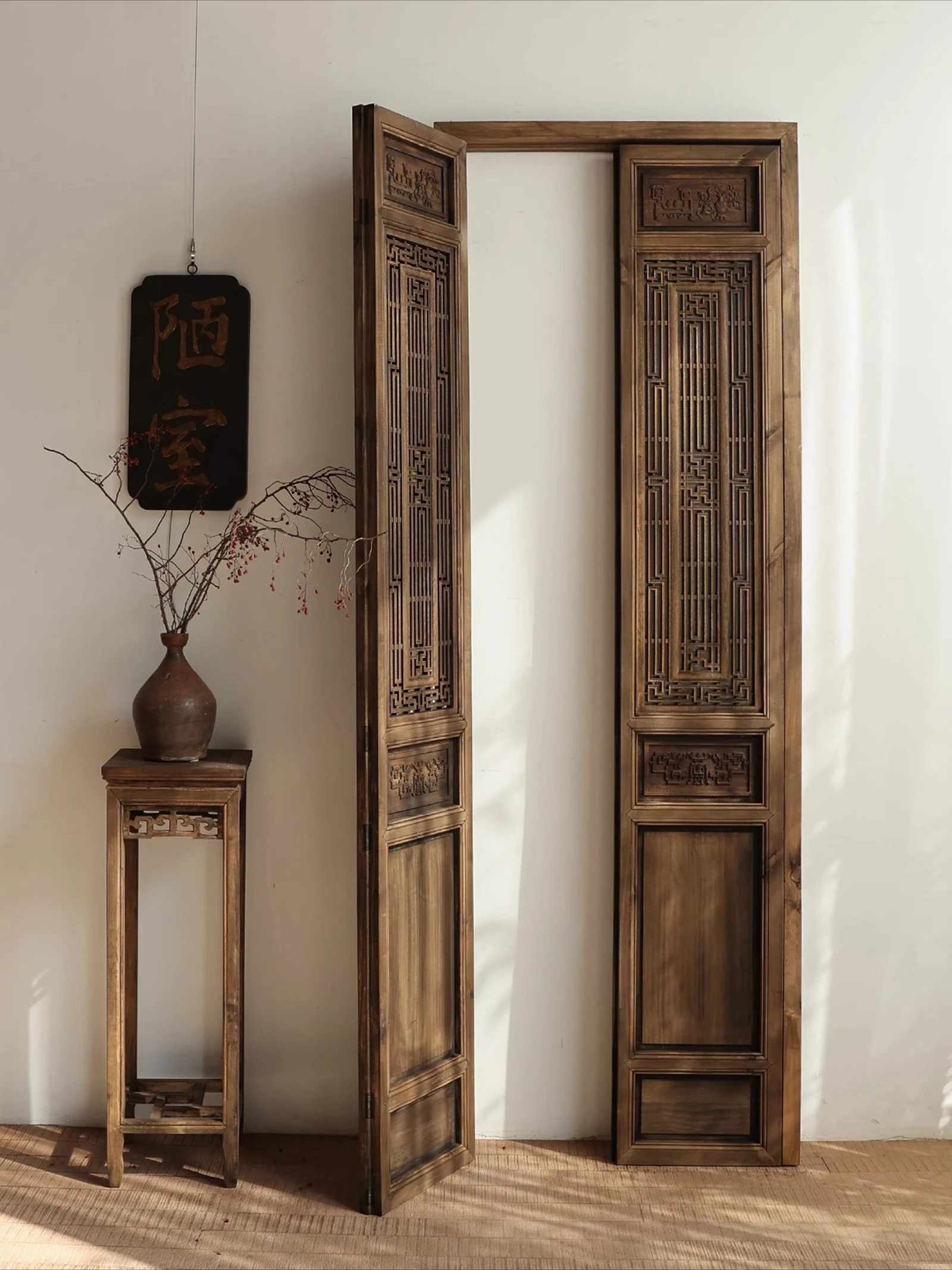 Opposite door | Chinese retro carved doors and windows antique old screen partition hollow Dongyang wood carving custom tea room
Opposite door | Chinese retro carved doors and windows antique old screen partition hollow Dongyang wood carving custom tea room
