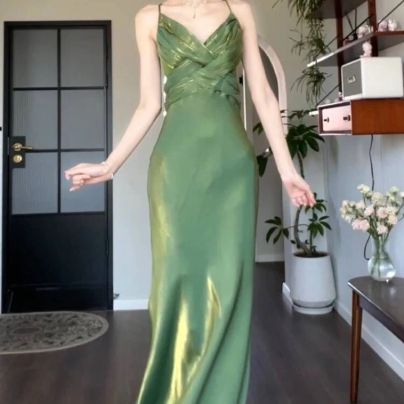 2026 New Green Suspender Evening Dress French Design Sense Slim Green Dress Fashion Bright Silk Backless Halter Dresses
2026 New Green Suspender Evening Dress French Design Sense Slim Green Dress Fashion Bright Silk Backless Halter Dresses