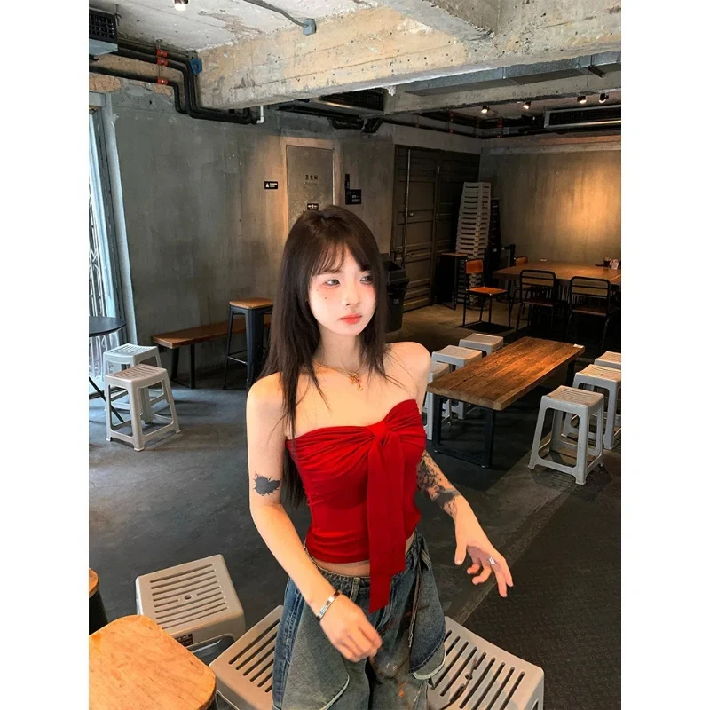 Bow Tie Strapless Vest for Women in Summer Pure Desire Wind Wrapped Around the Chest, with Red Inner Layer
Bow Tie Strapless Vest for Women in Summer Pure Desire Wind Wrapped Around the Chest, with Red Inner Layer