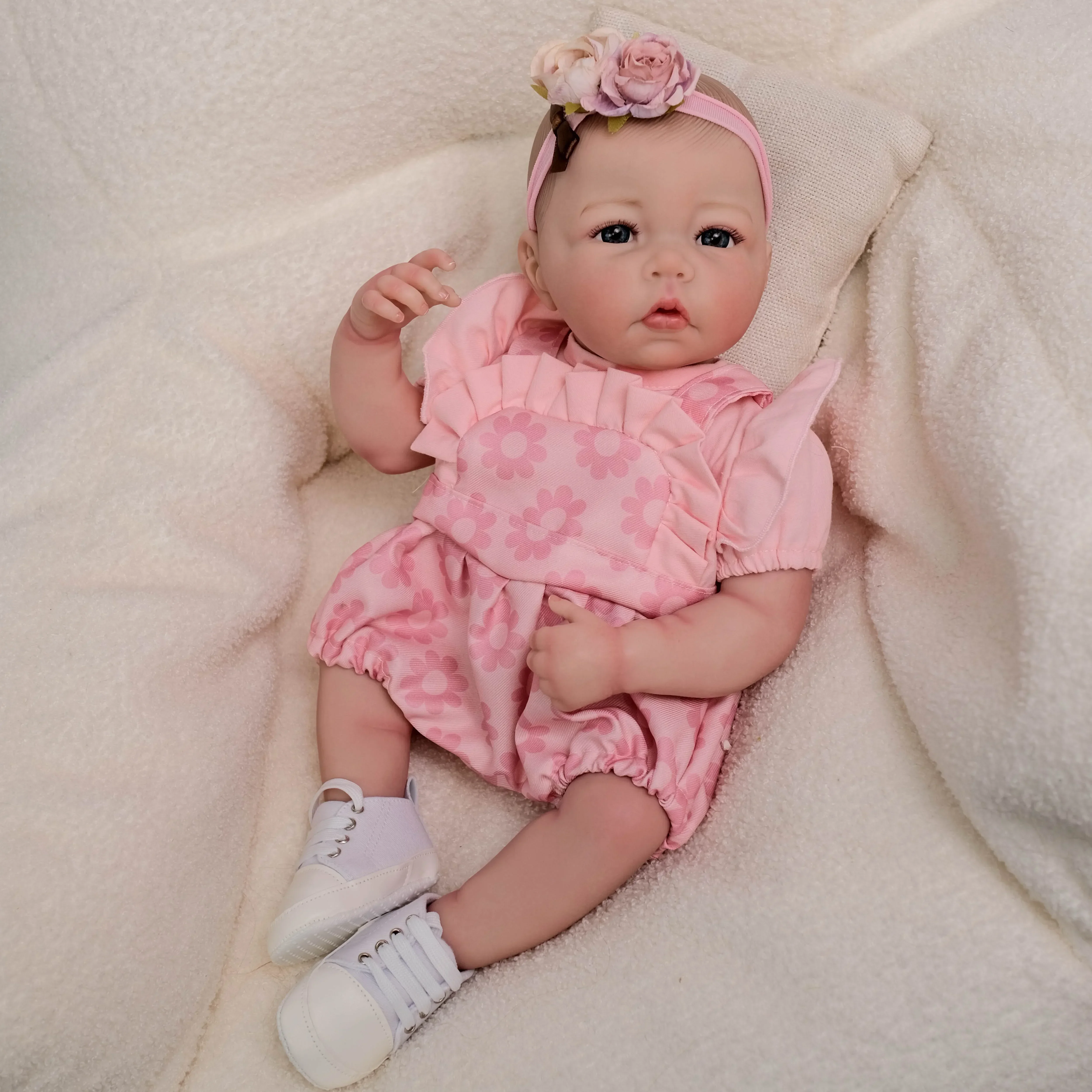 19inch Luca Soft Full Vinyl Body Newborn Baby Lifelike real Girl Doll With Pink Cloth 3D Skin Hand-Drawing Hair Visible Veins
19inch Luca Soft Full Vinyl Body Newborn Baby Lifelike real Girl Doll With Pink Cloth 3D Skin Hand-Drawing Hair Visible Veins