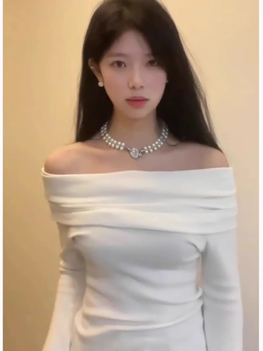 Elegant Knitted One-Shoulder Sweater Women's Autumn Winter Slim Fit Inner Wear Beautiful Stylish Korean Style Long Sleeve Top
Elegant Knitted One-Shoulder Sweater Women's Autumn Winter Slim Fit Inner Wear Beautiful Stylish Korean Style Long Sleeve Top