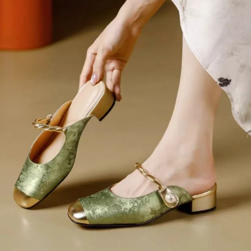 Весенне-осенние новые брендовые женские тапочки на толстом каблуке с квадратным носком, модные женские элегантные сандалии без шнуровки на низком каблуке
Весенне-осенние новые брендовые женские тапочки на толстом каблуке с квадратным носком, модные женские элегантные сандалии без шнуровки на низком каблуке