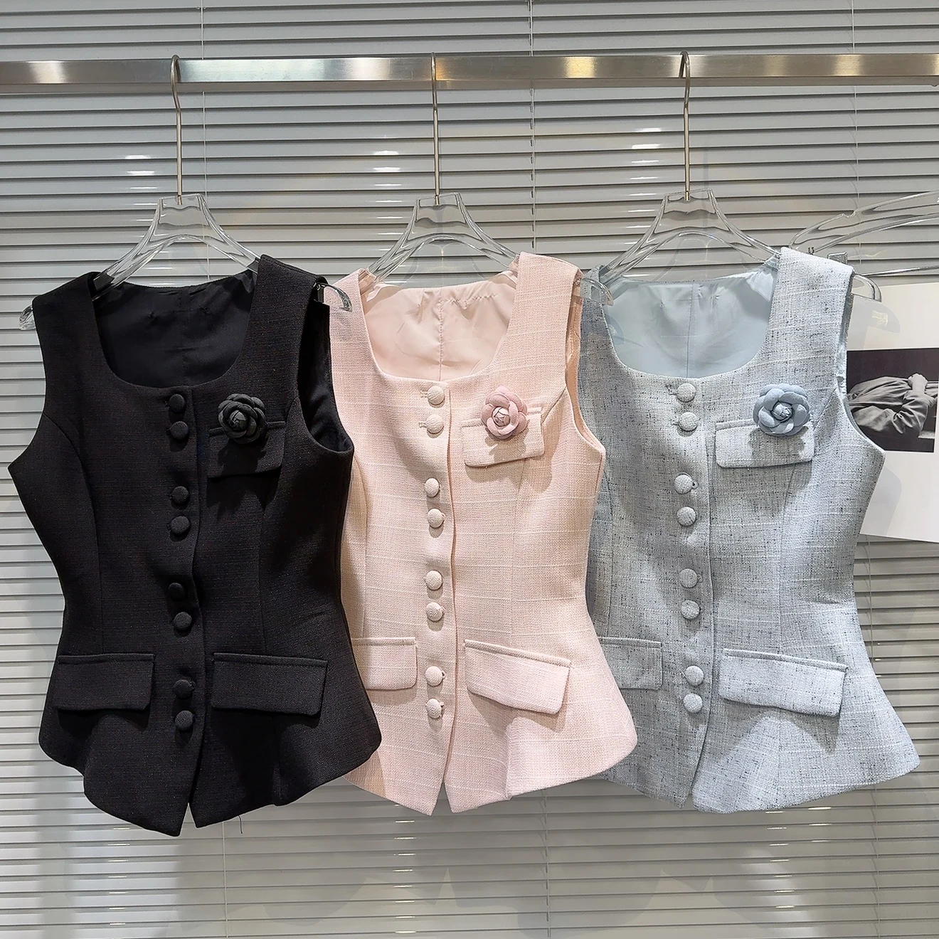 Faionable 2025 Autumn New Small Fraance Sle 3D Flower Brooch Waist Cinching Vest Tank Top Women's Wear U-Ne Regular S... 
Faionable 2025 Autumn New Small Fraance Sle 3D Flower Brooch Waist Cinching Vest Tank Top Women's Wear U-Ne Regular S...