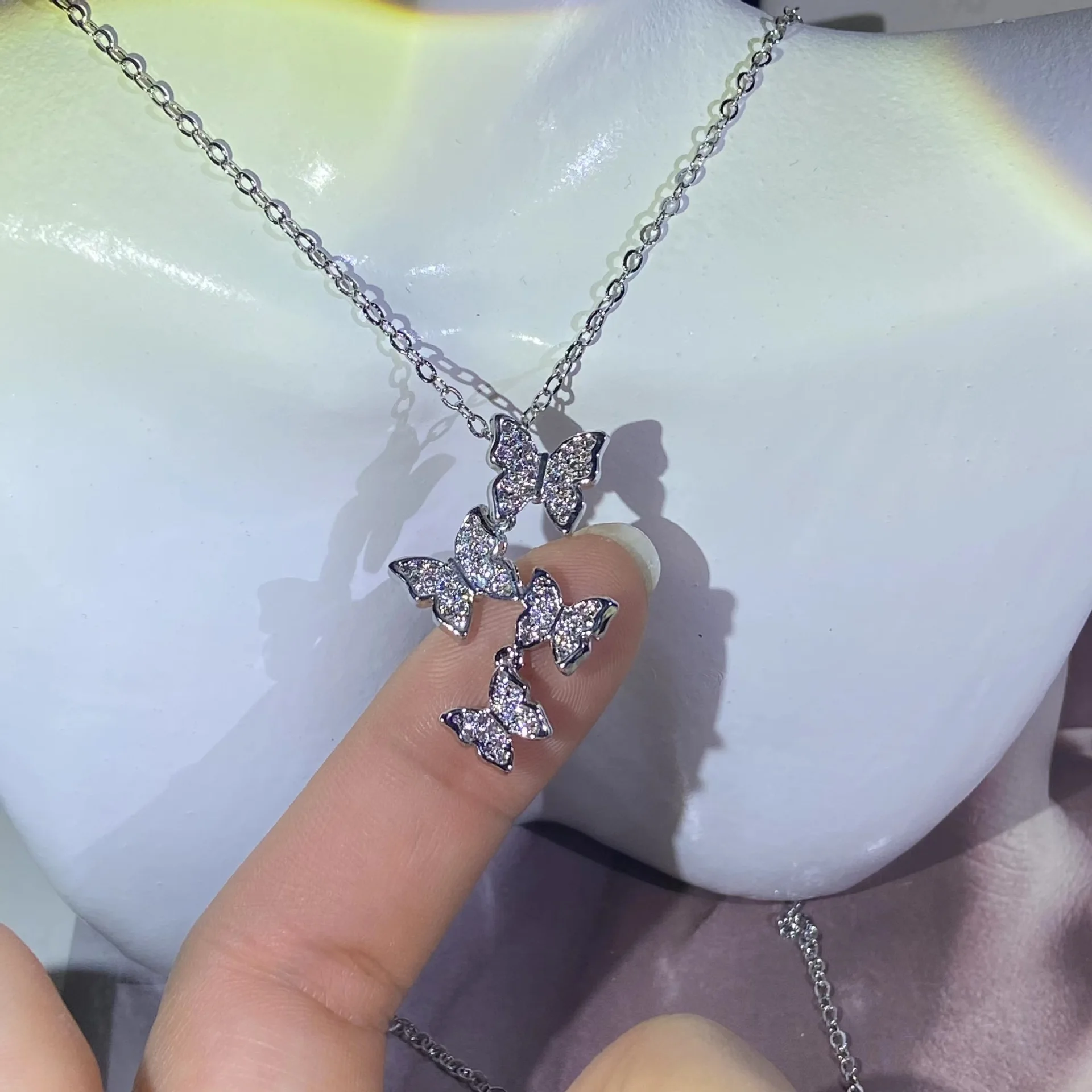 2022 NEW Fashion Four Butterfly 3 Color Chain Pendant Necklace For Women Real Engagement Valentine Gift Jewelry
2022 NEW Fashion Four Butterfly 3 Color Chain Pendant Necklace For Women Real Engagement Valentine Gift Jewelry