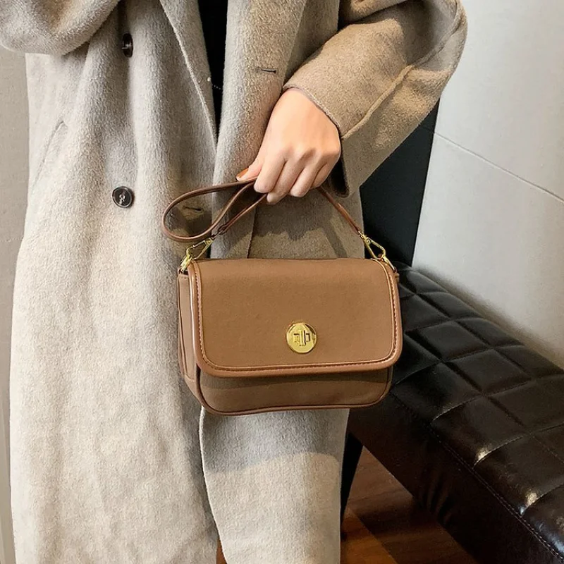 Модная женская сумка из кожи с географическим принтом и дизайнерским вдохновляющим и элитным повседневным стилем
Модная женская сумка из кожи с географическим принтом и дизайнерским вдохновляющим и элитным повседневным стилем