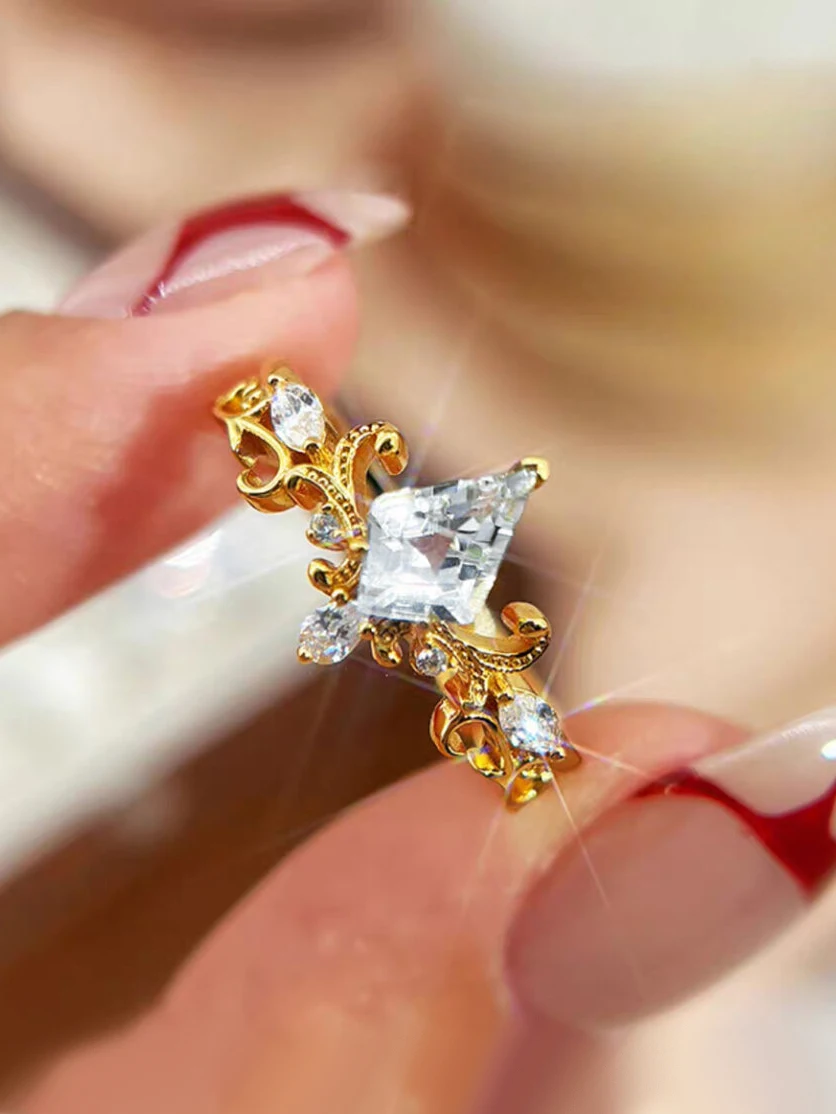 Кольцо из искусственного драгоценного камня в дворцовом стиле с серебряной короной 925, благородное и элегантное серебряное кольцо, подарок для влюбленных, друга или Bestie на день рождения, подходит для повседневного ношения/путешествий/вечеринки, женски
Кольцо из искусственного драгоценного камня в дворцовом стиле с серебряной короной 925, благородное и элегантное серебряное кольцо, подарок для влюбленных, друга или Bestie на день рождения, подходит для повседневного ношения/путешествий/вечеринки, женски