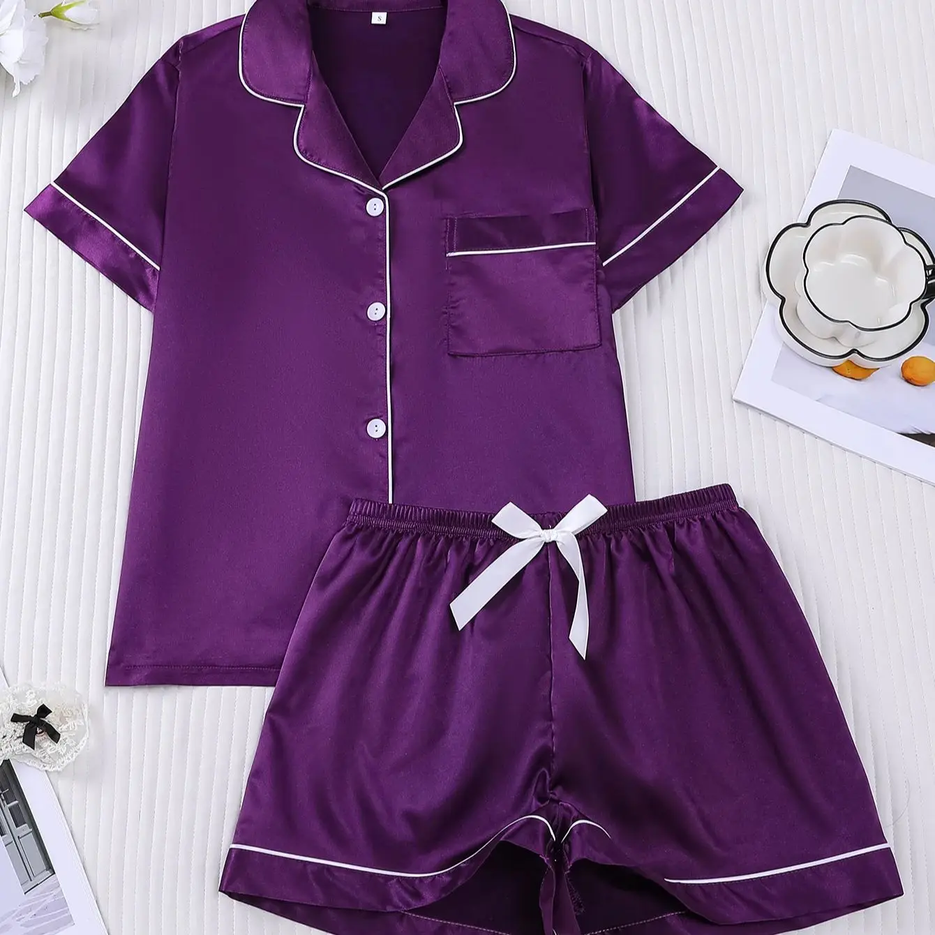 Women's deep purple imitation silk lapel short sleeved contrasting border shorts set can be worn as a two-piece home outfit
Women's deep purple imitation silk lapel short sleeved contrasting border shorts set can be worn as a two-piece home outfit