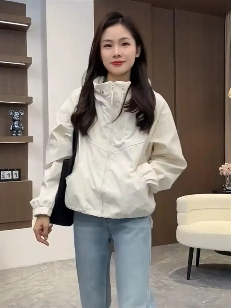 Casual Women's Short Jacket 2026 Spring New Small Size Loose Hooded Windbreaker Top Windproof Fleece Lined Zipper Closure
Casual Women's Short Jacket 2026 Spring New Small Size Loose Hooded Windbreaker Top Windproof Fleece Lined Zipper Closure