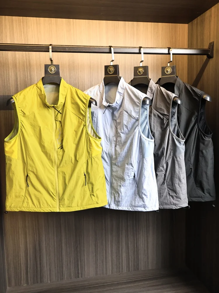 Lightweight Quick-Dry Outdoor Jacket for Men Breathable Mesh Cool Feeling Sporty Stand Collar Vest Outerwear Summer Wear
Lightweight Quick-Dry Outdoor Jacket for Men Breathable Mesh Cool Feeling Sporty Stand Collar Vest Outerwear Summer Wear