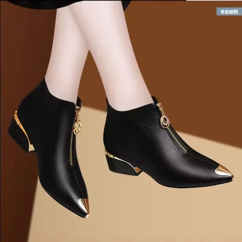 Brand Modern Boots 2024 High Quality Shoes Female Ankle Women's Boots Women Pointed Toe Low Heel Front Zip Ladies Shoes Zapatos
Brand Modern Boots 2024 High Quality Shoes Female Ankle Women's Boots Women Pointed Toe Low Heel Front Zip Ladies Shoes Zapatos