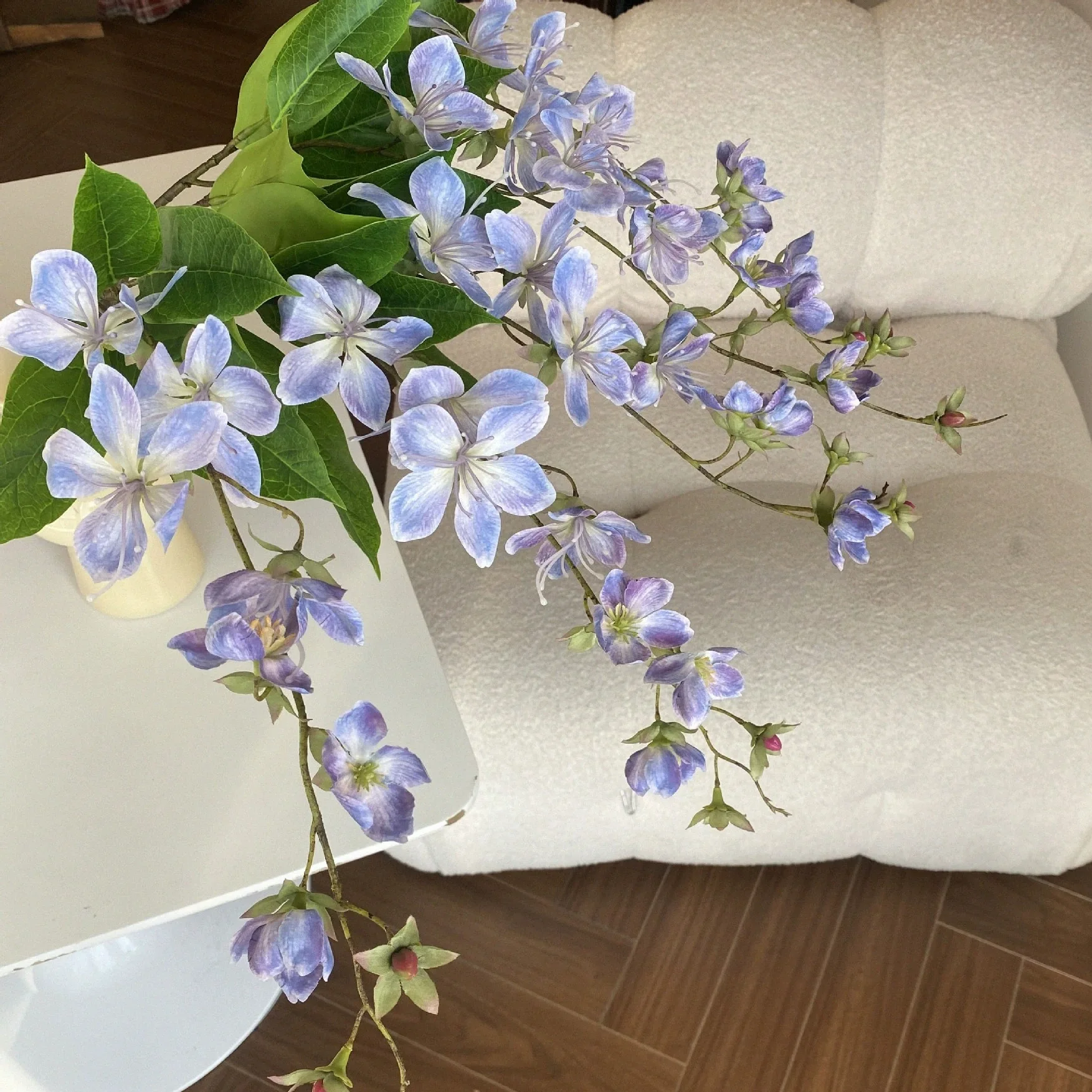 Simulated Hanging Silk Jasmine Silk Flowers Crabapple Single Artificial Flower Home Decoration Indoor Landscaping Flower
Simulated Hanging Silk Jasmine Silk Flowers Crabapple Single Artificial Flower Home Decoration Indoor Landscaping Flower
