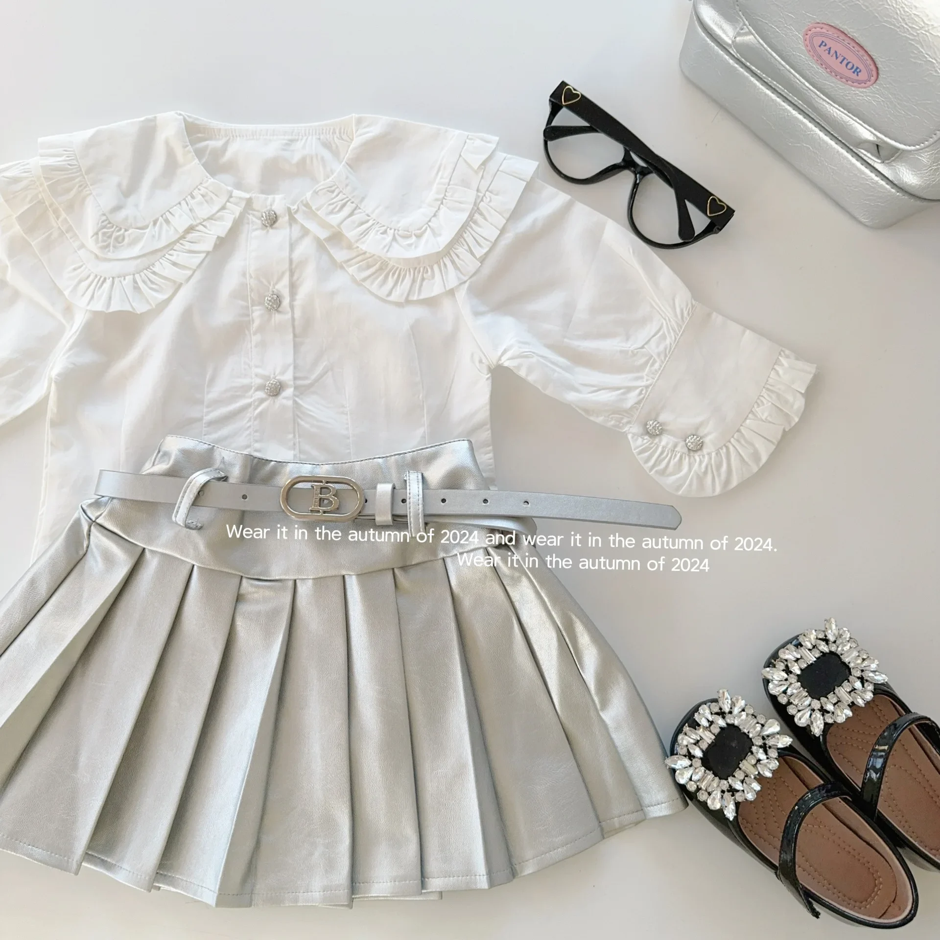Girl Clothes Suit 2024 Girls Design Lace Lapel Sweet Shirt Comfortable Wash Cotton White Shirt Leather Skirt Two-piece Set
Girl Clothes Suit 2024 Girls Design Lace Lapel Sweet Shirt Comfortable Wash Cotton White Shirt Leather Skirt Two-piece Set