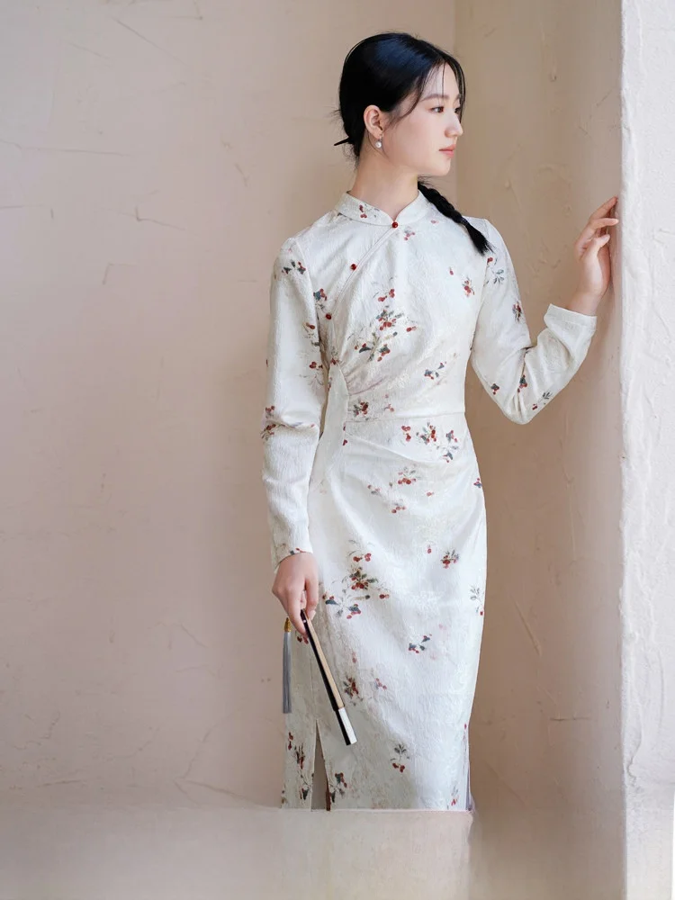 Новинка: Длинное женское китайское платье-ципао с вышивкой, осеннее, из нейлона и вискозы, в стиле «элегантный минимализм»
Новинка: Длинное женское китайское платье-ципао с вышивкой, осеннее, из нейлона и вискозы, в стиле «элегантный минимализм»
