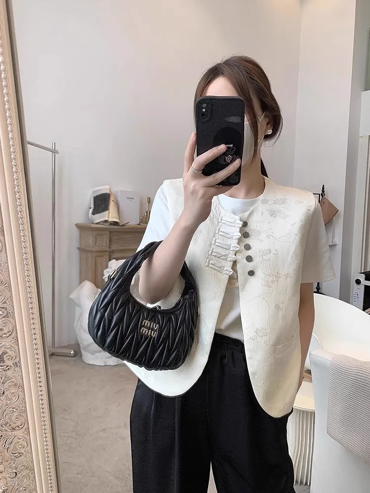Elegant Floral Embroidery Sleeveless Vest Women's Fashion Retro Style Button up Top Korean Style Commute Suitable Summer Wear
Elegant Floral Embroidery Sleeveless Vest Women's Fashion Retro Style Button up Top Korean Style Commute Suitable Summer Wear
