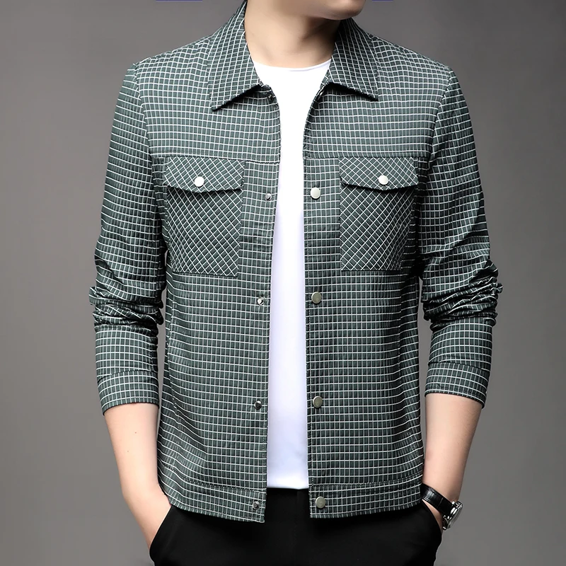 На осень 2023 года, мужская модная рабочая одежда с большими карманами, универсальная и модная куртка для людей среднего и молодого возраста.
На осень 2023 года, мужская модная рабочая одежда с большими карманами, универсальная и модная куртка для людей среднего и молодого возраста.