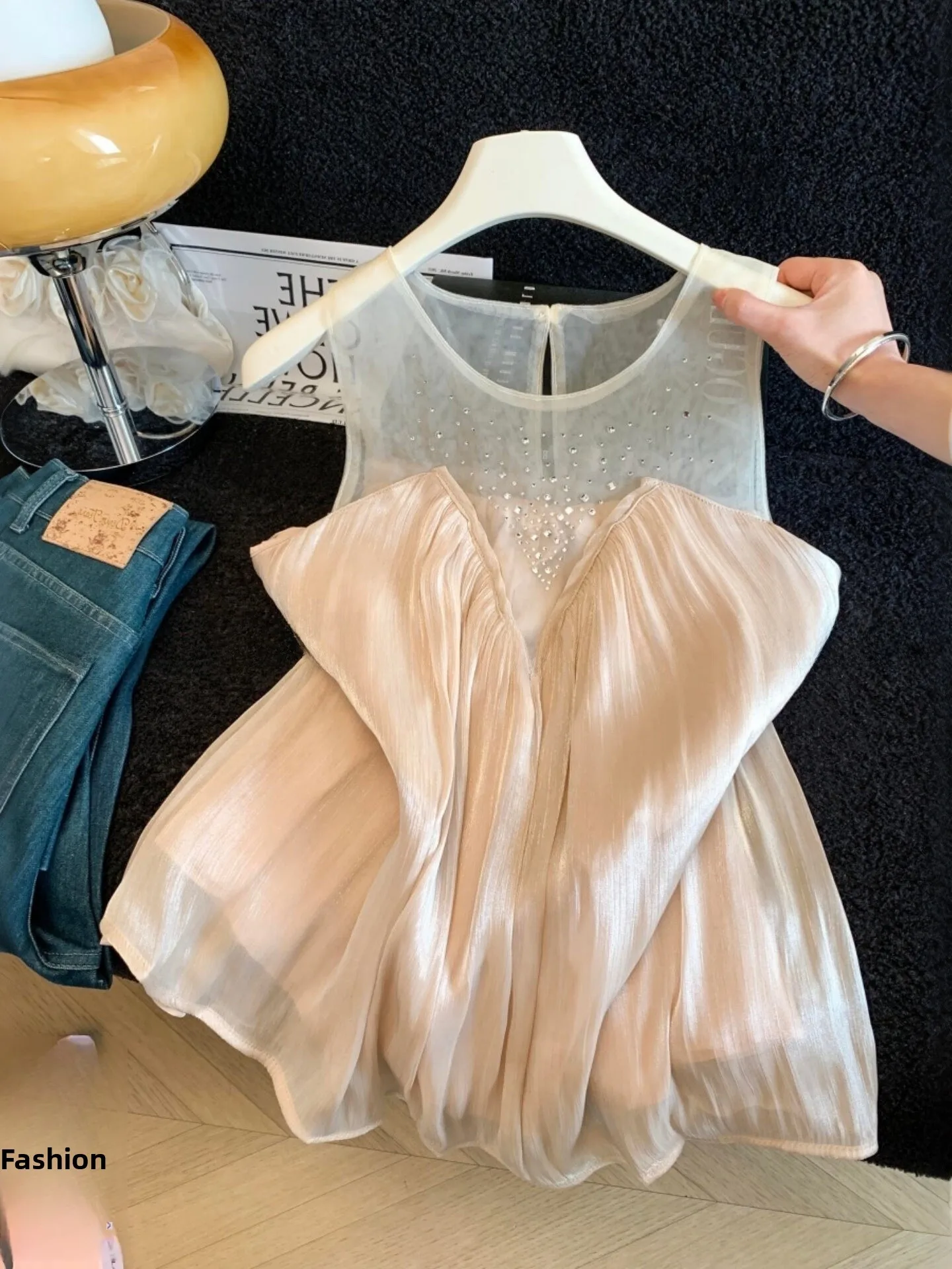 Summer Women's Soft Style round Neck Shiny Diamond Mesh Splice Sleeveless Pleated Chiffon Top South Oil Commute Loose Fit Casual
Summer Women's Soft Style round Neck Shiny Diamond Mesh Splice Sleeveless Pleated Chiffon Top South Oil Commute Loose Fit Casual