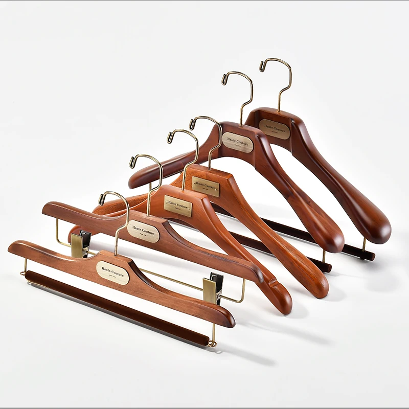 Hanger household solid wood high-end custom logo retro seamless metal iron plate special multi-function clothing store storage 
Hanger household solid wood high-end custom logo retro seamless metal iron plate special multi-function clothing store storage