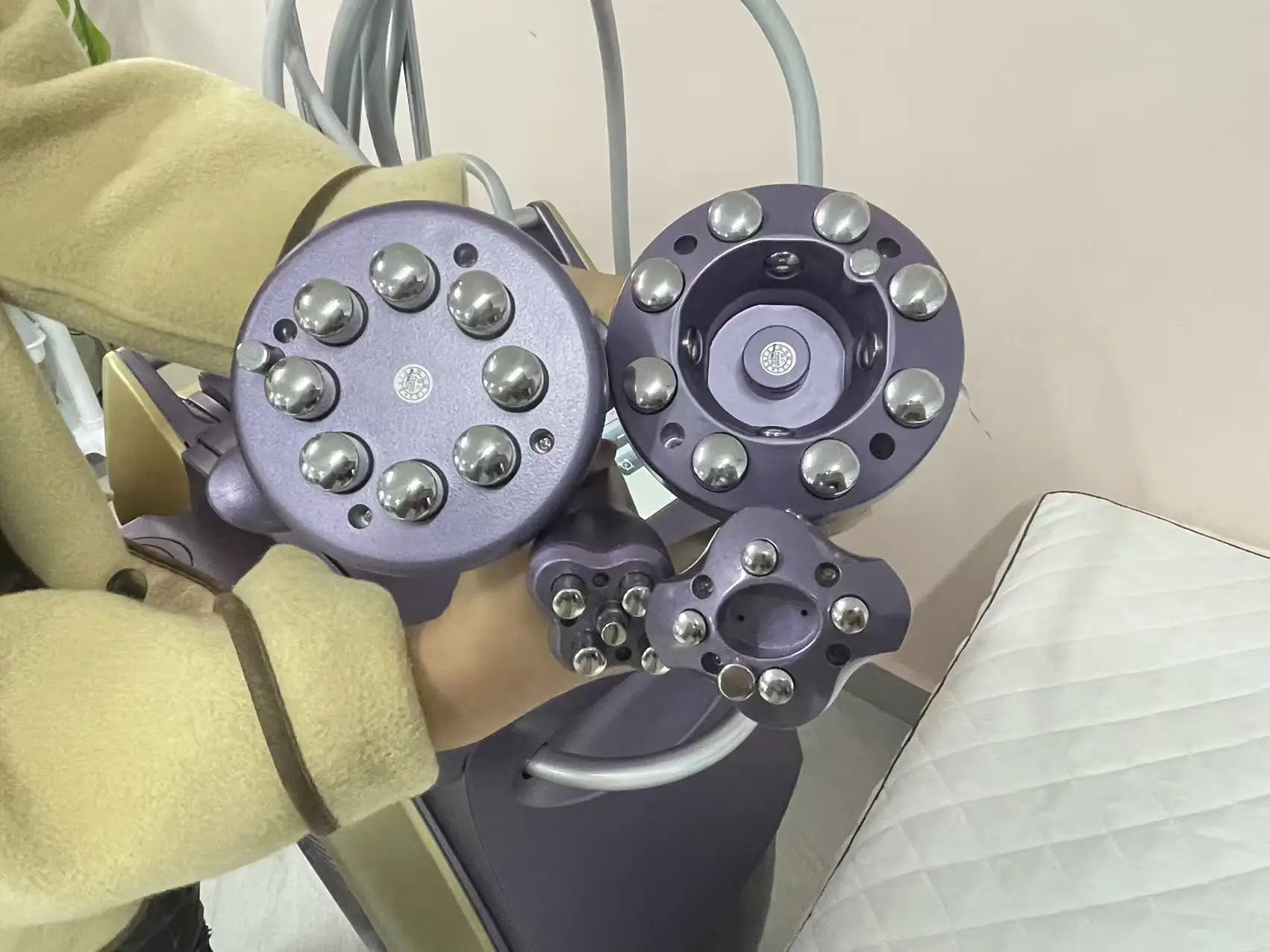 Машина для тела Venus Legacy RF Радиочастотная кавитация Вакуумное антицеллюлитное лечение Подтяжка кожи Сжигание жира
Машина для тела Venus Legacy RF Радиочастотная кавитация Вакуумное антицеллюлитное лечение Подтяжка кожи Сжигание жира