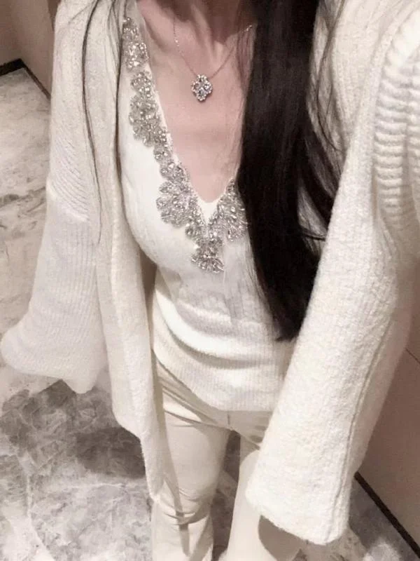 Spring Heavyweight Thickened Diamond Embellished V-neck Knitted Cardigan Sweater Two-piece Set Top Women's Fashion Slim Fit L...
Spring Heavyweight Thickened Diamond Embellished V-neck Knitted Cardigan Sweater Two-piece Set Top Women's Fashion Slim Fit L...