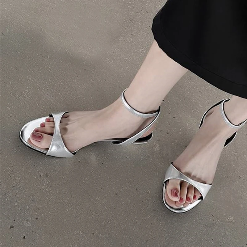 Silver Women Sandals Real Leather 4cm High Heels Summer Shoes For Women Rome Buckle Strap Sandalias Elegant Party Gold QN37
Silver Women Sandals Real Leather 4cm High Heels Summer Shoes For Women Rome Buckle Strap Sandalias Elegant Party Gold QN37