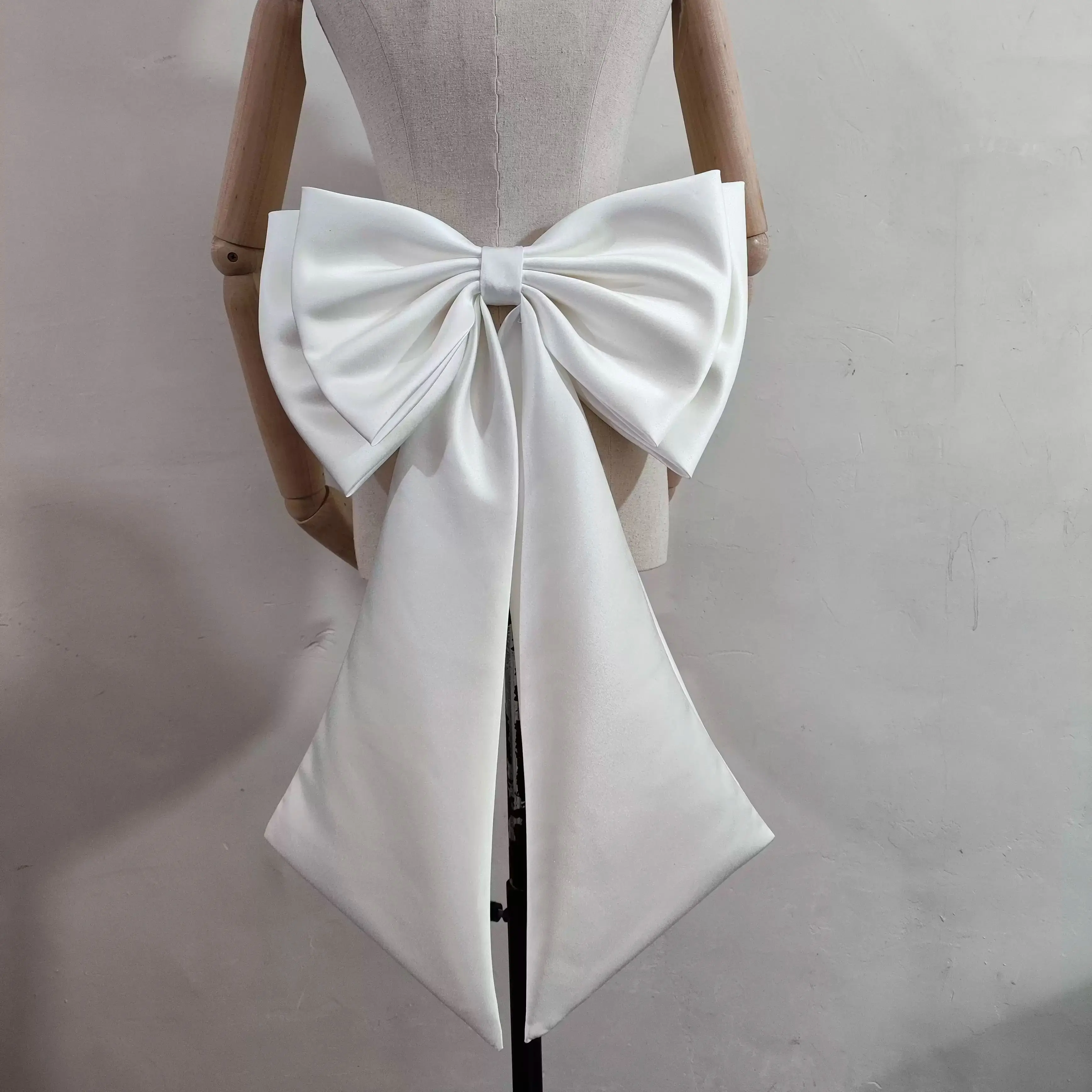 Women's White Black Big Bow Satin Pashmina Female Cosplay Performance Party Show Shawl Cloak Collar R2757
Women's White Black Big Bow Satin Pashmina Female Cosplay Performance Party Show Shawl Cloak Collar R2757