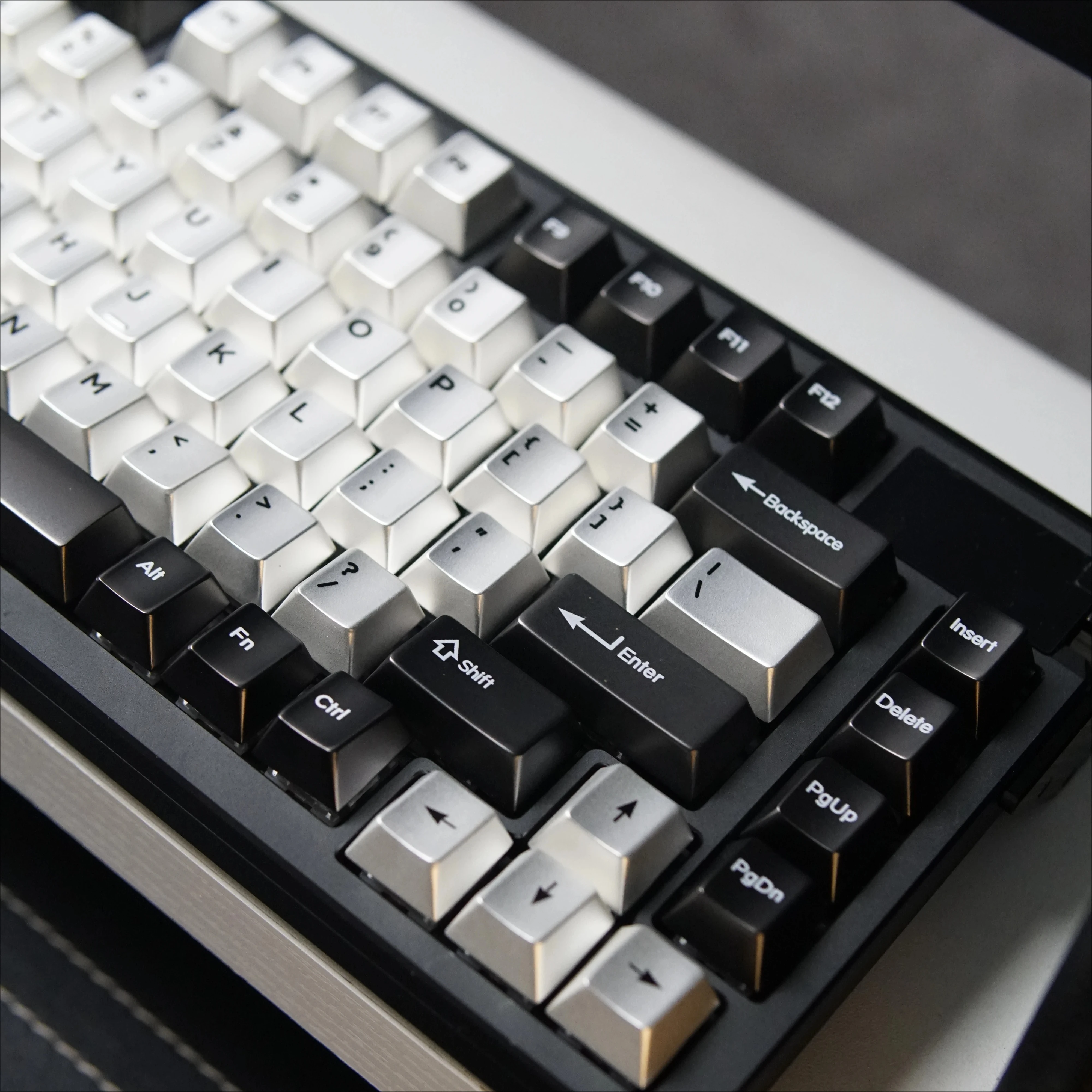 Zinc Alloy Black Silver Concise Theme Keycaps Set Metal Cherry Profile Custom Original Handmade Keycaps for Mechanical Keyboard
Zinc Alloy Black Silver Concise Theme Keycaps Set Metal Cherry Profile Custom Original Handmade Keycaps for Mechanical Keyboard