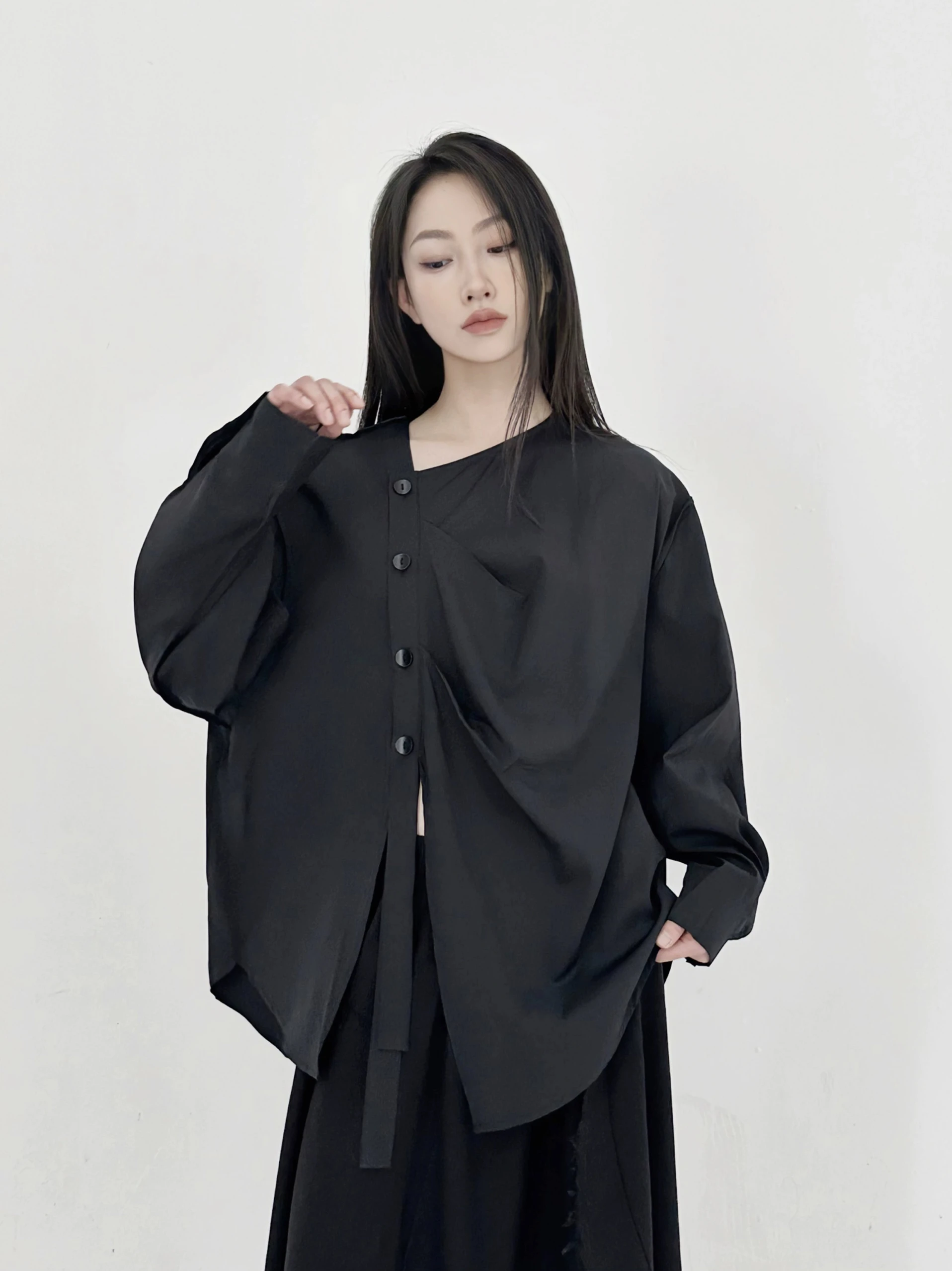 Dark Spring Summer Long Sleeve Shirt round Neck Slit Button Design Top Commute Style Straight Cut Spring 2024
Dark Spring Summer Long Sleeve Shirt round Neck Slit Button Design Top Commute Style Straight Cut Spring 2024