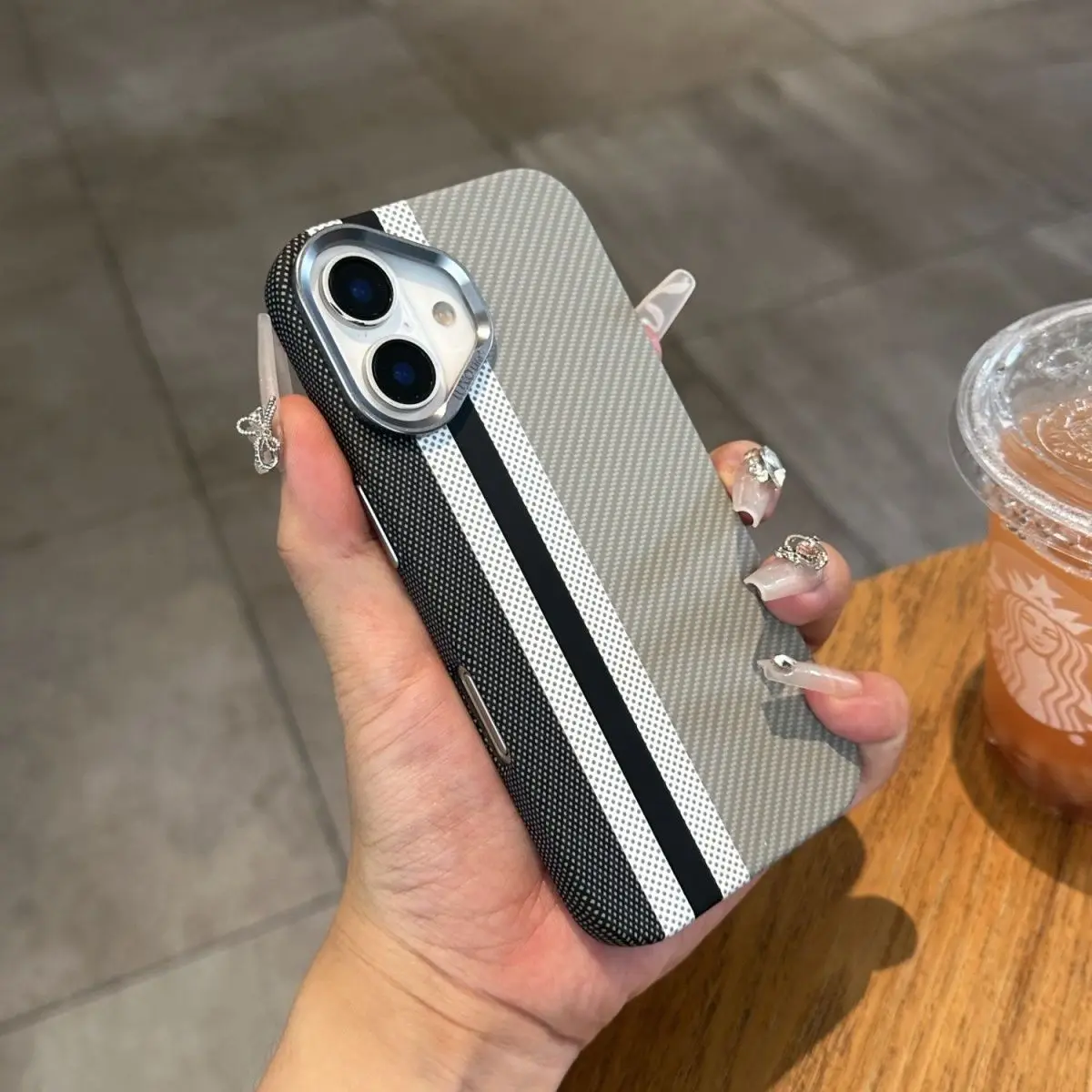 2025 new magnetic carbon fiber pattern mobile phone case for iPhone16ProMax 14 anti-fall protective cover
2025 new magnetic carbon fiber pattern mobile phone case for iPhone16ProMax 14 anti-fall protective cover
