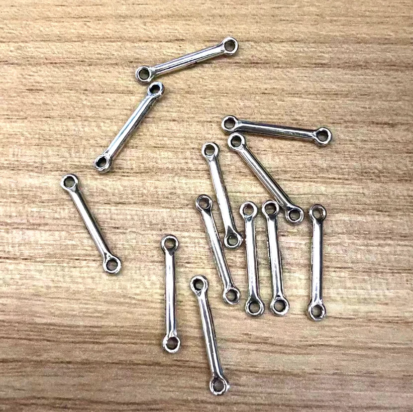 80pcs 2*15mm Alloy metal accessories tibetan silver simple connector for DIY handmade findings HW2715
80pcs 2*15mm Alloy metal accessories tibetan silver simple connector for DIY handmade findings HW2715
