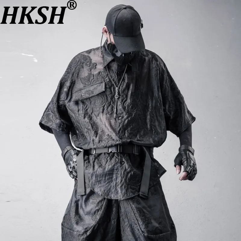 Мужская рубашка HKSH Niche с коротким рукавом, темных оттенков, премиум-класса, в стиле Ямамото, с асимметричным дизайном, жаккардовым узором «Роза», вырезами, свободного кроя HK20187
Мужская рубашка HKSH Niche с коротким рукавом, темных оттенков, премиум-класса, в стиле Ямамото, с асимметричным дизайном, жаккардовым узором «Роза», вырезами, свободного кроя HK20187