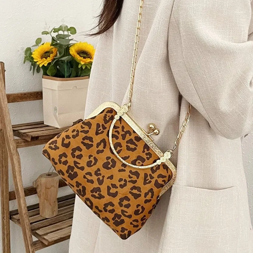 Chain Fashion Messenger Bag Fashion Leopard Print Small Dinner Clip Box Crossbody Bags for Women Designer Bags Handbags Purse
Chain Fashion Messenger Bag Fashion Leopard Print Small Dinner Clip Box Crossbody Bags for Women Designer Bags Handbags Purse