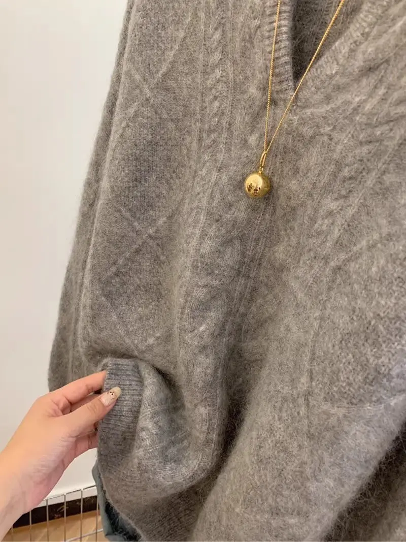 Grey V-Neck Pullover Sweater For Women, Autumn/Winter Casual Fashion Knitwear, Layered French-Chic Versatile Base Layer
Grey V-Neck Pullover Sweater For Women, Autumn/Winter Casual Fashion Knitwear, Layered French-Chic Versatile Base Layer