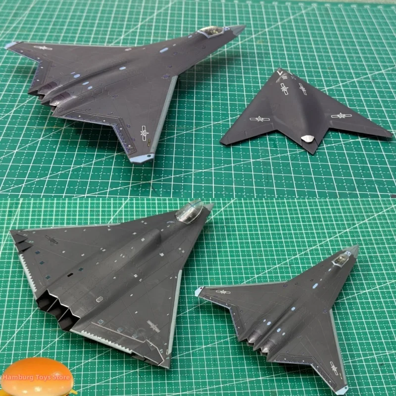 В наличии: Модель истребителя-бомбардировщика J-50 Stealth в масштабе 1/144, сборка без клея, модель шестого поколения истребителя для коллекции и декора
В наличии: Модель истребителя-бомбардировщика J-50 Stealth в масштабе 1/144, сборка без клея, модель шестого поколения истребителя для коллекции и декора