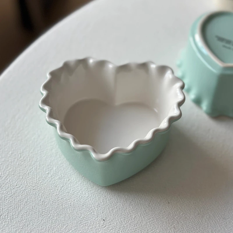 LMM modern simple ceramic heart-shaped bowl with lotus leaf edge decoration light green baking bowl
LMM modern simple ceramic heart-shaped bowl with lotus leaf edge decoration light green baking bowl