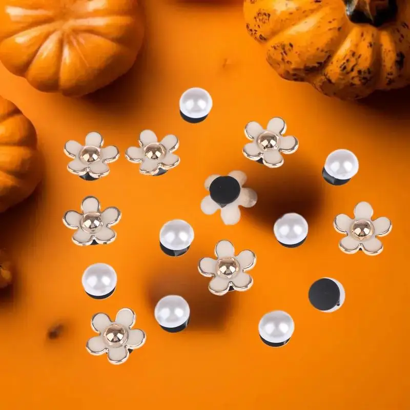 16PCS Fashion Shoe Charms Set Accessories Hole Shoe Buckle Summer Cute Pearl Daisies 3D Shoes Decorations
16PCS Fashion Shoe Charms Set Accessories Hole Shoe Buckle Summer Cute Pearl Daisies 3D Shoes Decorations