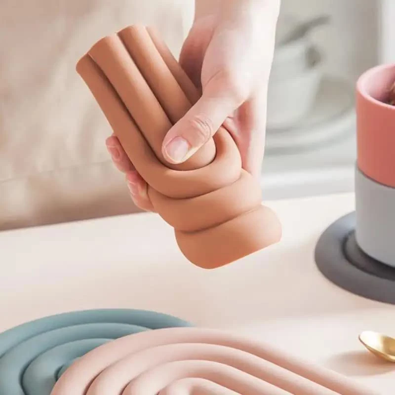 Rainbow Silicone Mat Pot Thermal Table Heat Resistant High Temperature Cup Thickened To Prevent Scalding
Rainbow Silicone Mat Pot Thermal Table Heat Resistant High Temperature Cup Thickened To Prevent Scalding
