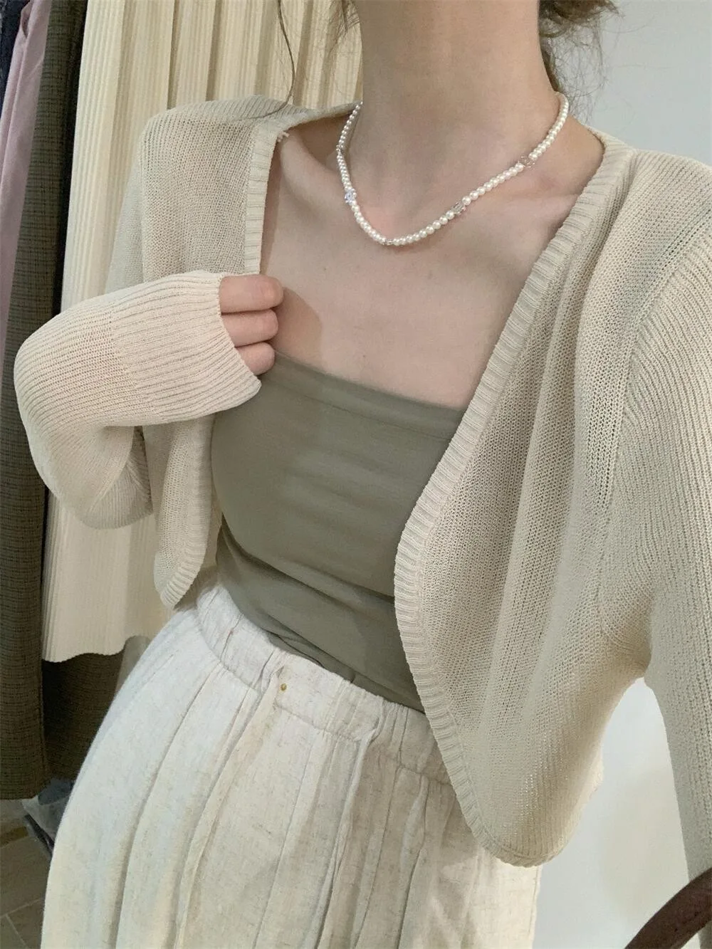 Lightweight Ice Silk Knitted Cardigan Women's Summer Thin Sun Protection Cover up Strap Vest Top Black V-neck Short Sleeve
Lightweight Ice Silk Knitted Cardigan Women's Summer Thin Sun Protection Cover up Strap Vest Top Black V-neck Short Sleeve