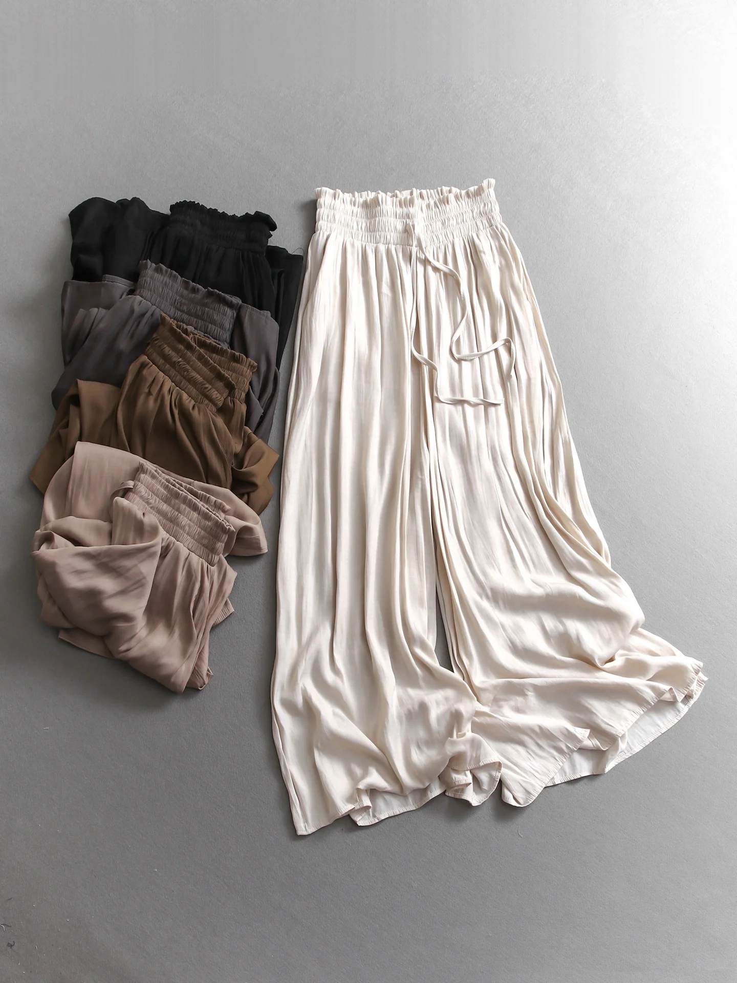 Loose Wide Leg Pants Pure Color Elastic Waist Pleated Women's Casual Trousers Comfortable Loose Fit Flat Front Polyester Cott...
Loose Wide Leg Pants Pure Color Elastic Waist Pleated Women's Casual Trousers Comfortable Loose Fit Flat Front Polyester Cott...