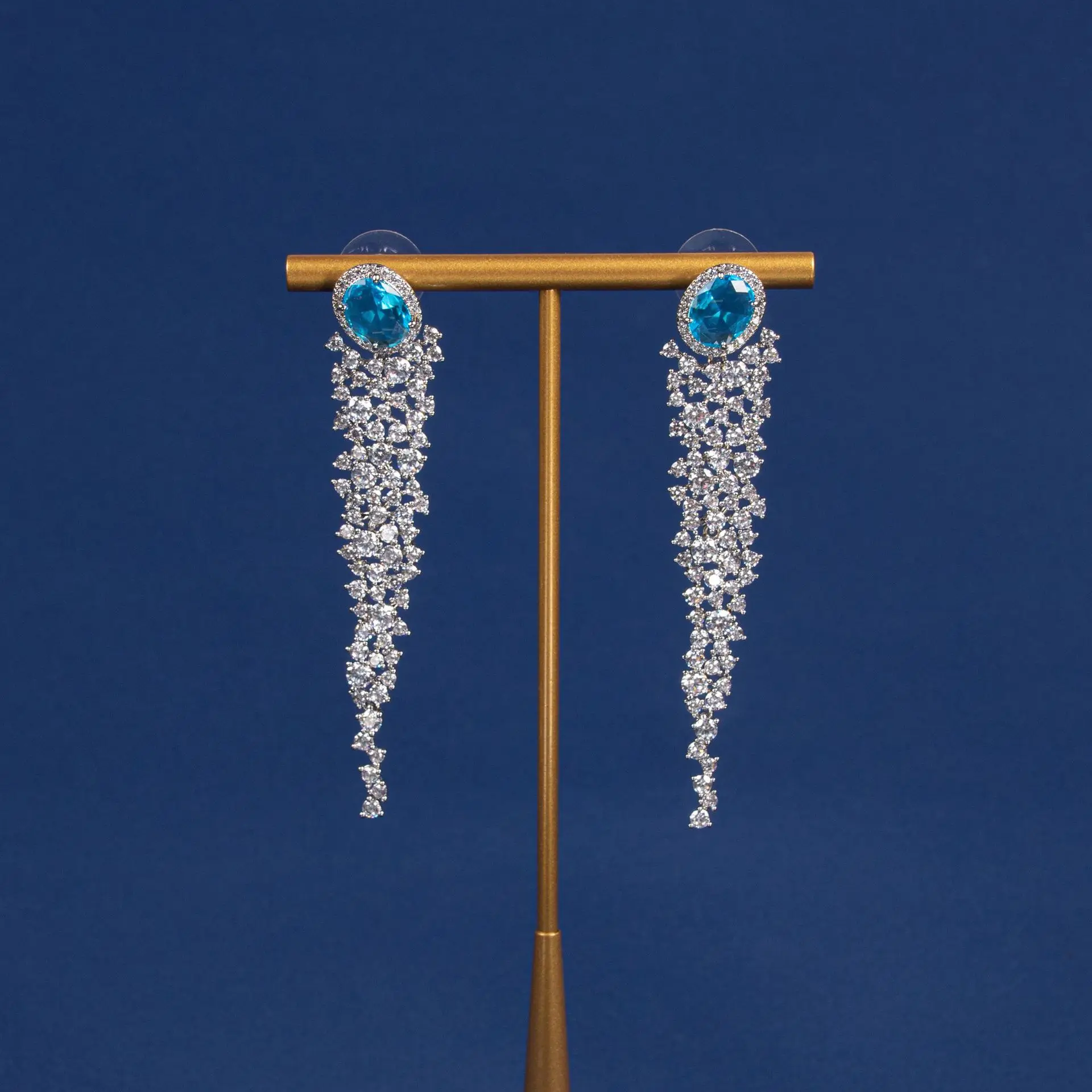 European and American exaggerated personality retro long fringed earrings fashionable and popular geometric diamond-encrusted ea
European and American exaggerated personality retro long fringed earrings fashionable and popular geometric diamond-encrusted ea